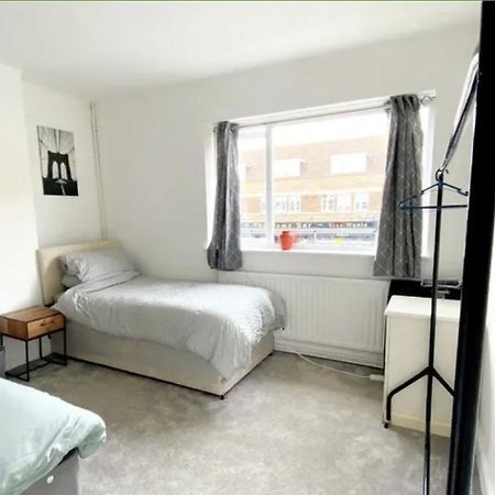 4 Bedroom Property Close To The Harry Potter Studio And Watford Junction Exterior foto